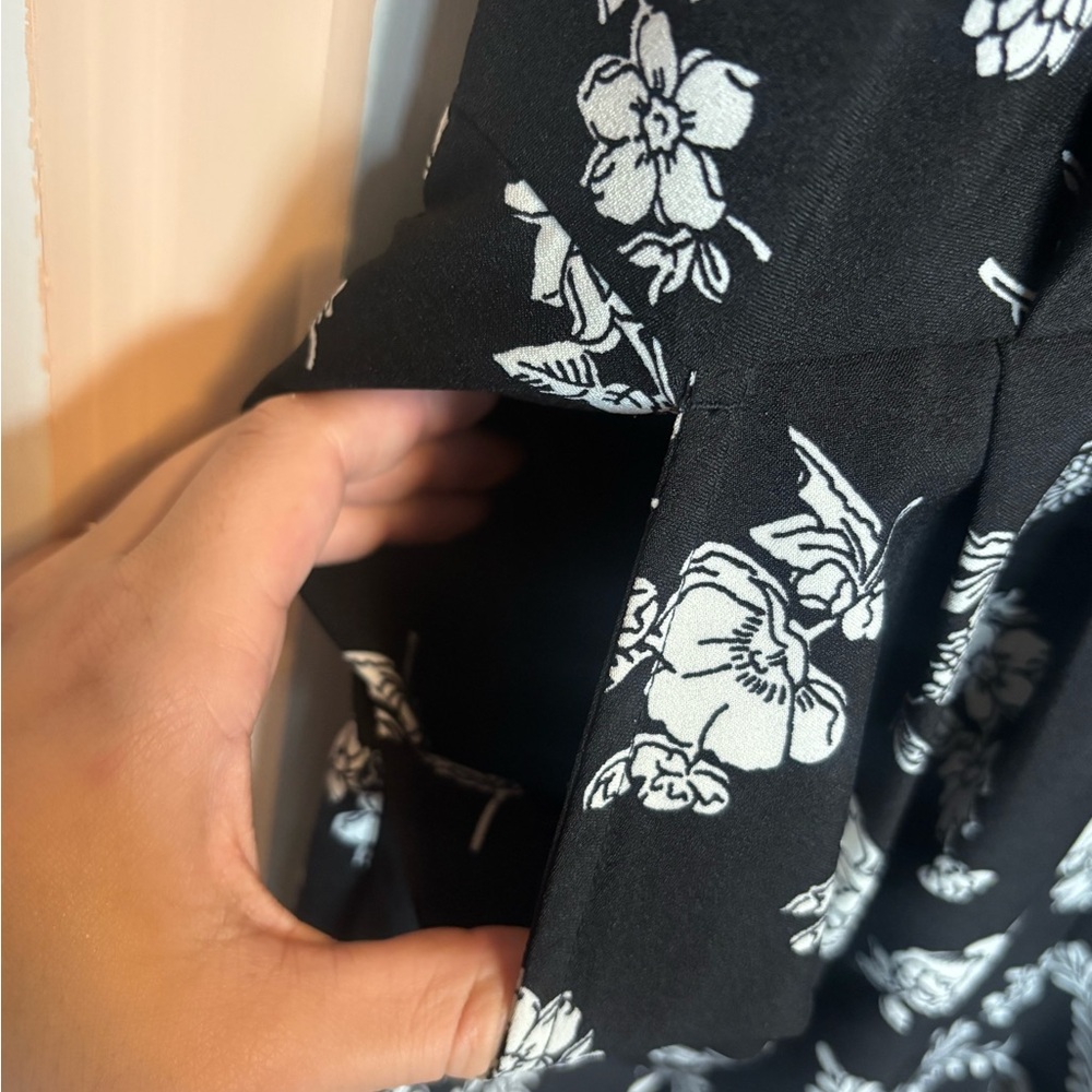 Loft Romper With Pockets - Picture 4 of 5